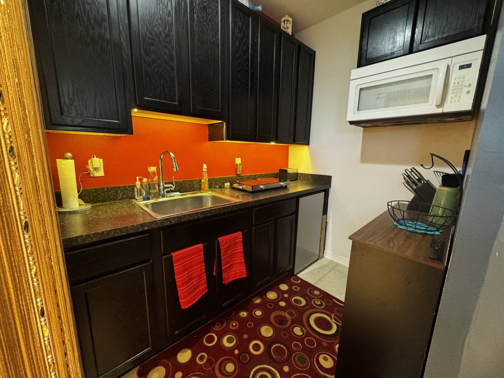 Summerlake Garage Apartment Kitchenette