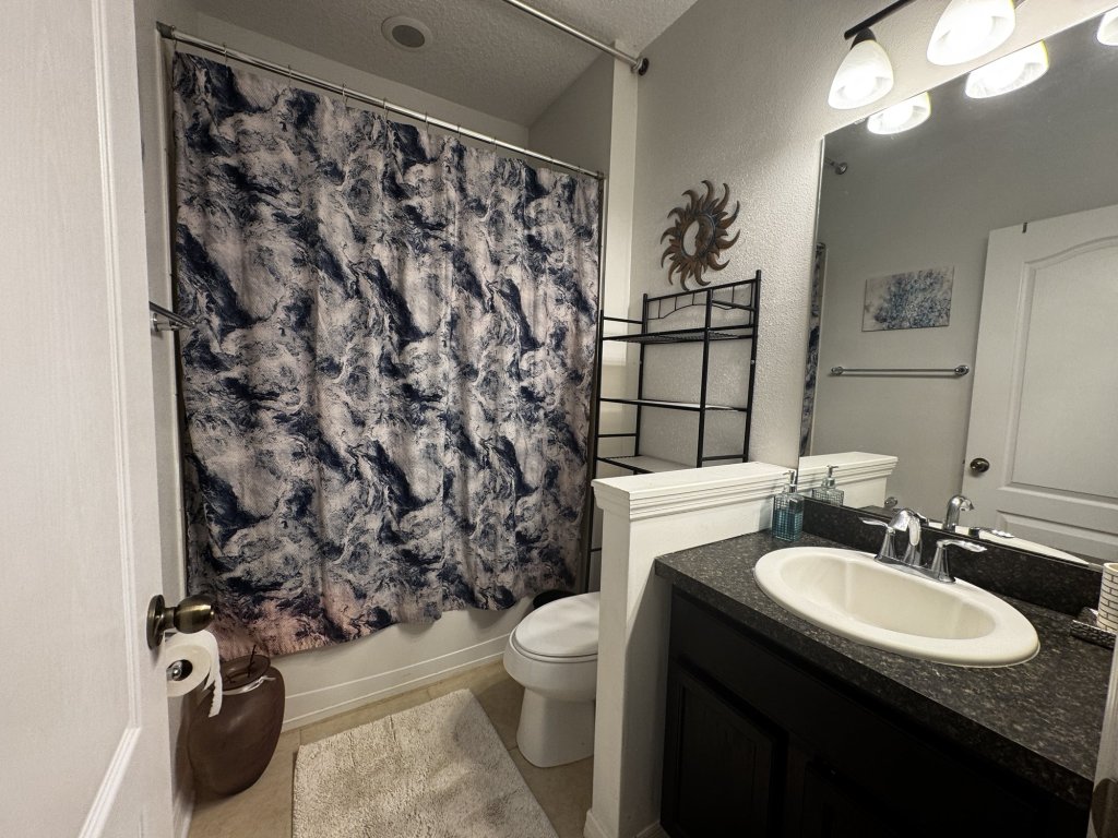 Summerlake Garage Apartment Bathroom