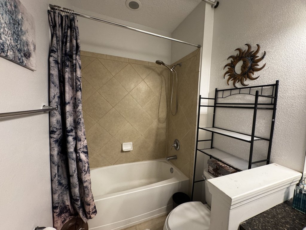 Summerlake Garage Apartment Bathroom Tub and Shower